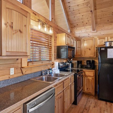 Moonlight Obsession A Dog Friendly 2 Bd 2 Bath Log Cabin Located 5 Miles From Downtown Gatlinburg Vila Exterior foto