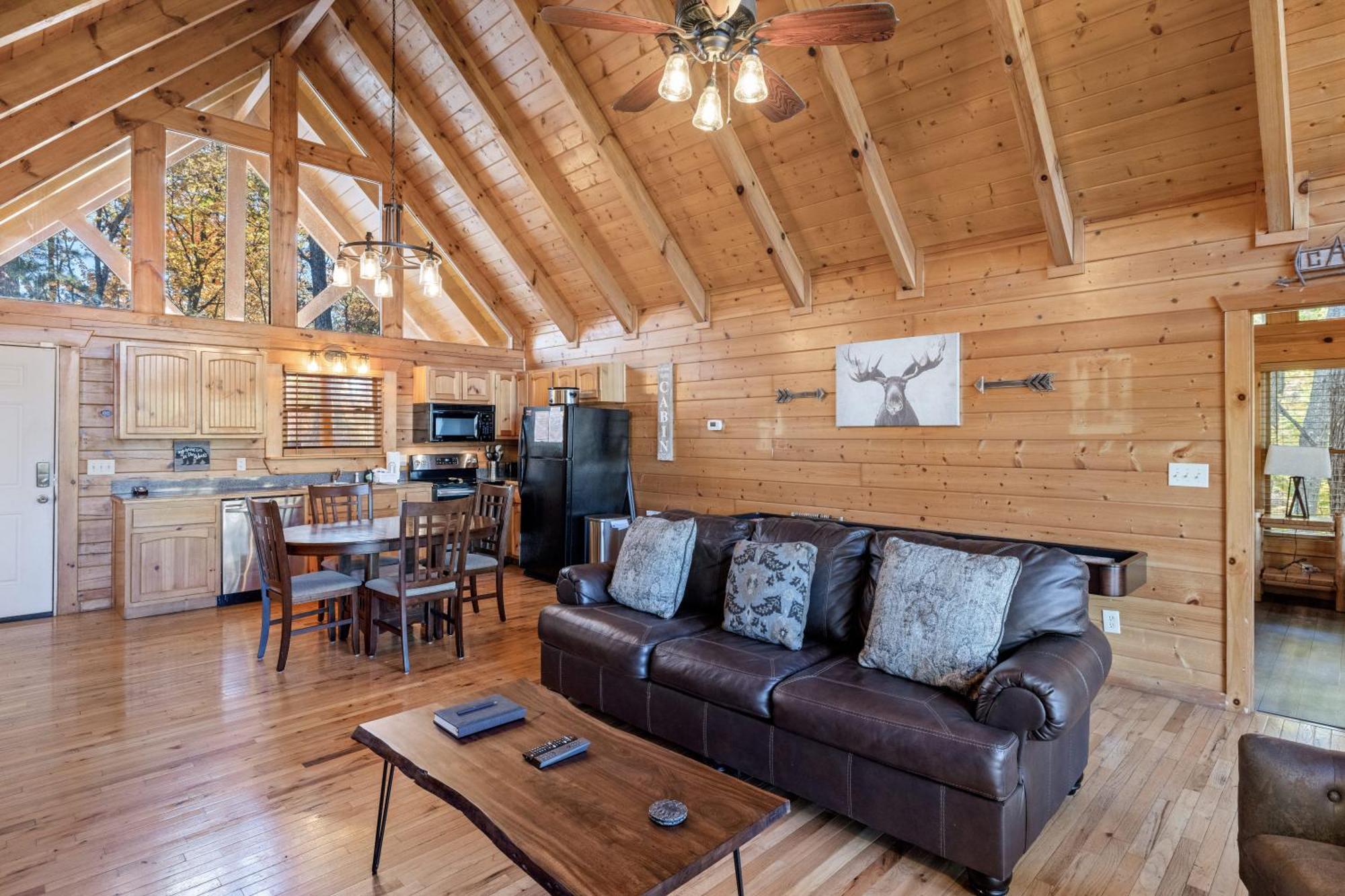 Moonlight Obsession A Dog Friendly 2 Bd 2 Bath Log Cabin Located 5 Miles From Downtown Gatlinburg Vila Exterior foto